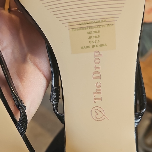 Elegant Black Croc-Patterned Heels - Picture 9 of 11